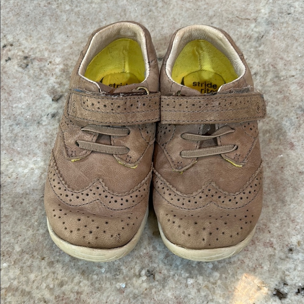 Stride Rite Brown Dress Shoes with Brogue Detailing 7.5W